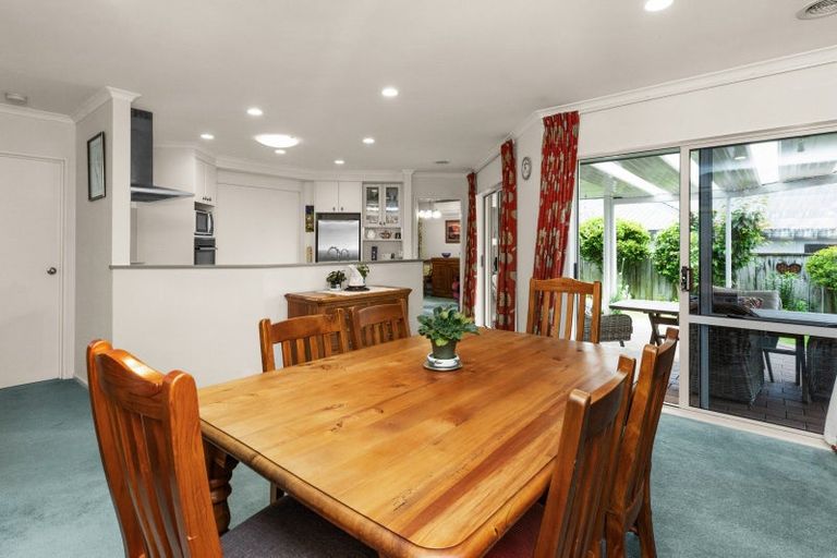 Photo of property in 11 Kingsgate Avenue, Havelock North, 4130