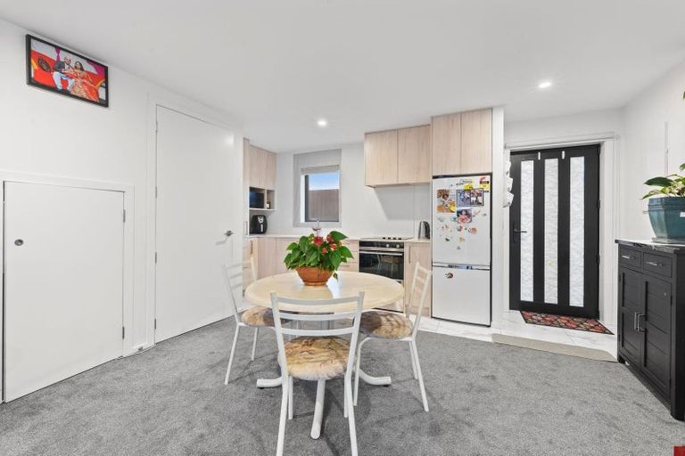 Photo of property in 6/83 Vodanovich Road, Te Atatu South, Auckland, 0610