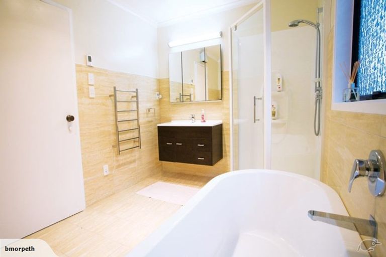 Photo of property in 72 Crows Road, Swanson, Auckland, 0614