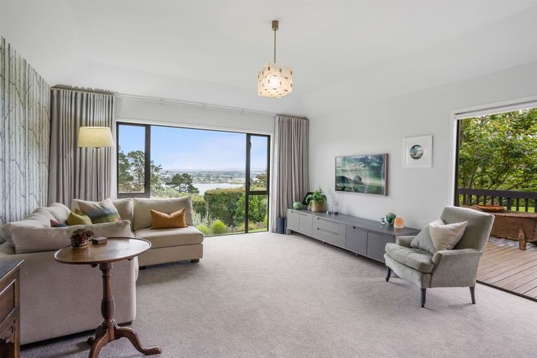 Photo of property in 7 Ngarahana Avenue, Paremoremo, Auckland, 0632