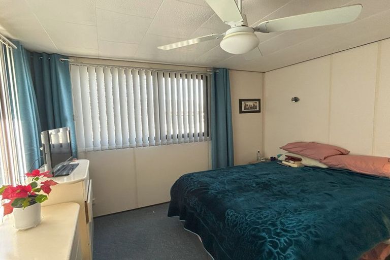 Photo of property in 2/141 Carnoustie Drive, Wattle Downs, Auckland, 2103