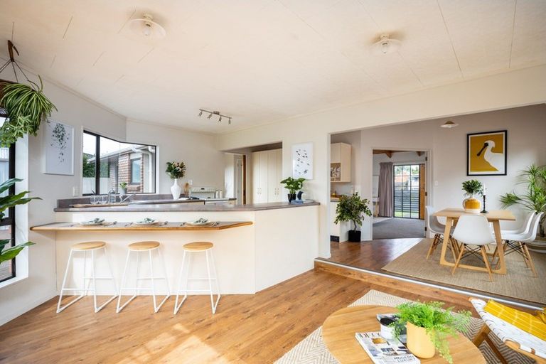 Photo of property in 42 Heta Road, Highlands Park, New Plymouth, 4312