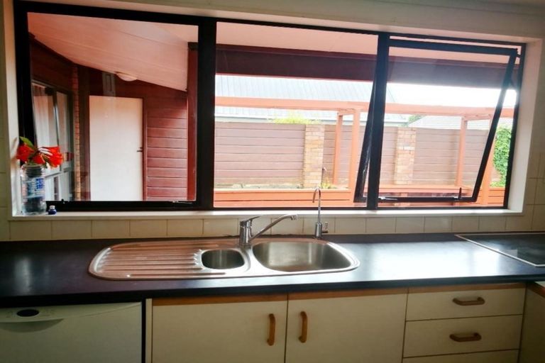 Photo of property in 30 Glucina Avenue, West Harbour, Auckland, 0618