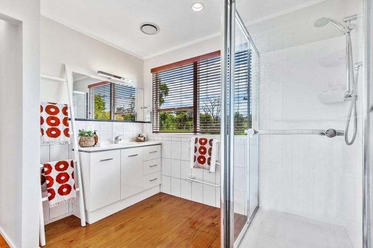 Photo of property in 10 Emily Lane, Greenhithe, Auckland, 0632