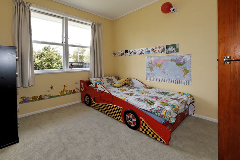 Photo of property in 22 Sarona Avenue, Glen Eden, Auckland, 0602
