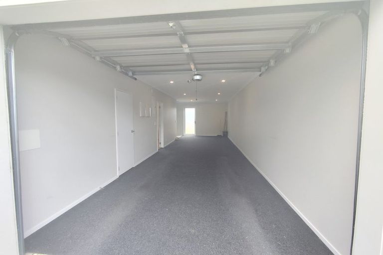 Photo of property in 3 Ambar Ridge Avenue, Massey, Auckland, 0614