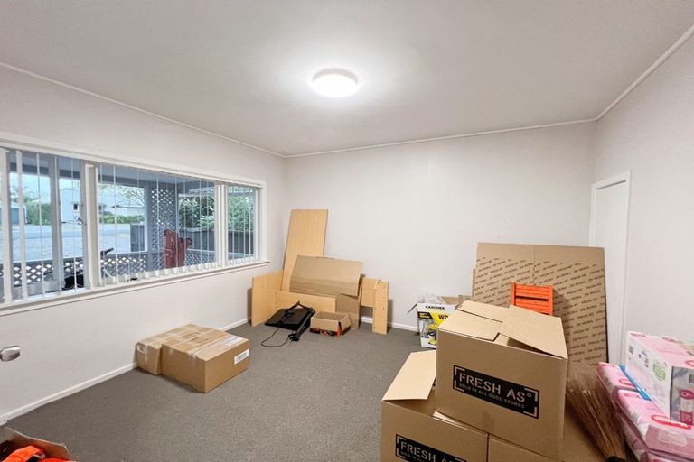 Photo of property in 21 Seabrook Avenue, New Lynn, Auckland, 0600