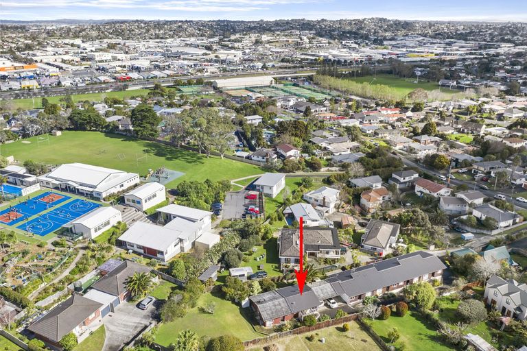 Photo of property in 5/6 Bond Crescent, Forrest Hill, Auckland, 0620