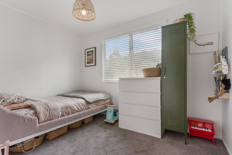 Photo of property in 22 Finn Place, Totara Vale, Auckland, 0629