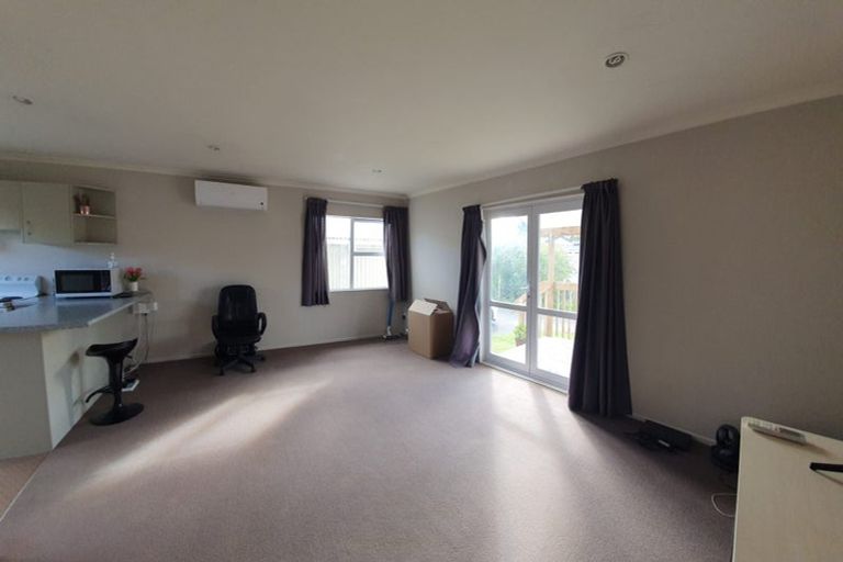 Photo of property in 2 Wattle Street, New Lynn, Auckland, 0600