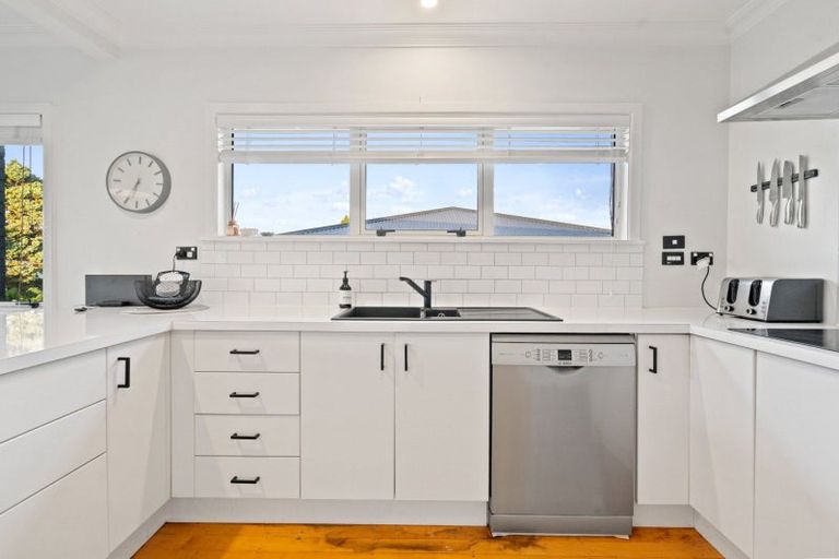 Photo of property in 242 Ngatai Road, Otumoetai, Tauranga, 3110