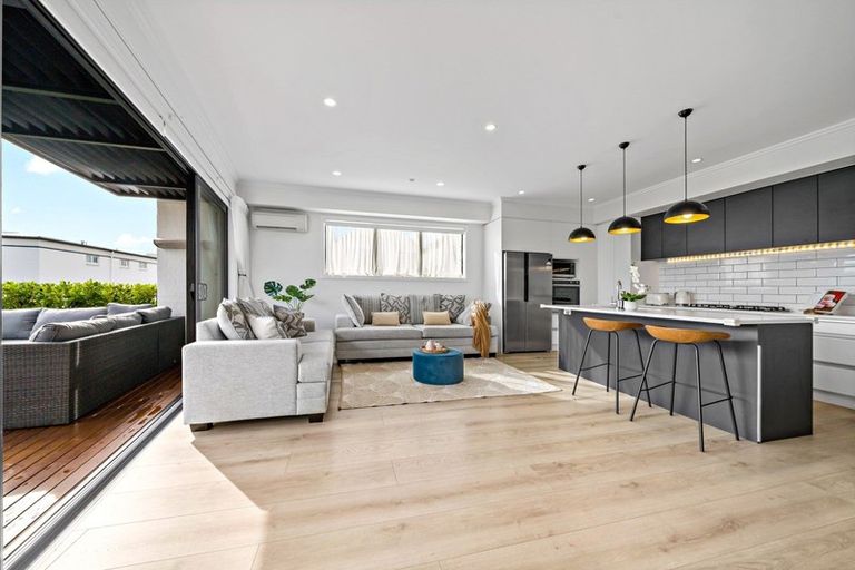 Photo of property in 10 Frances Bryers Road, Hobsonville, Auckland, 0616