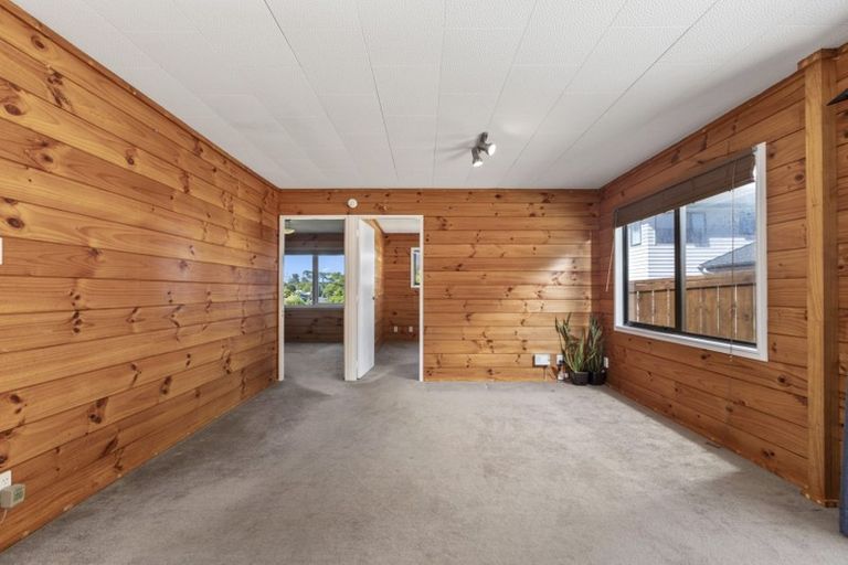 Photo of property in 2/33 Woodstock Road, Forrest Hill, Auckland, 0620