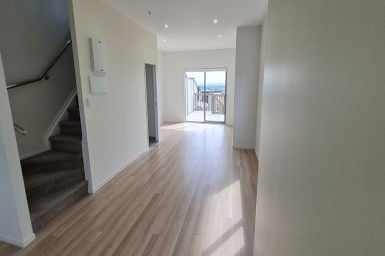 Photo of property in 15a Crestview Rise, Papakura, 2110