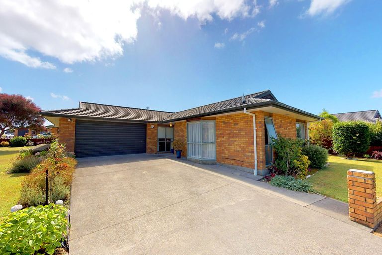 Photo of property in 9 Matilda Place, Weymouth, Auckland, 2103