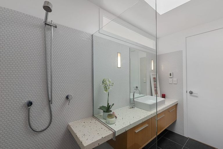 Photo of property in 9 Paraoa Crescent, Omaha, 0986