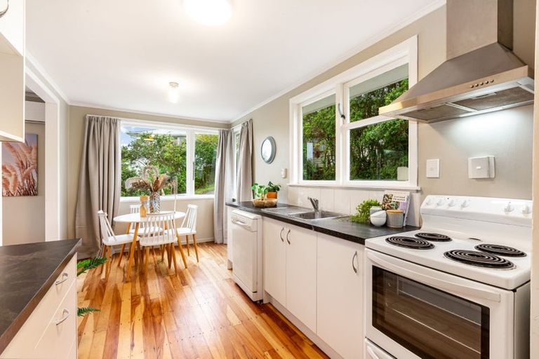 Photo of property in 16 Komata Grove, Waitangirua, Porirua, 5024