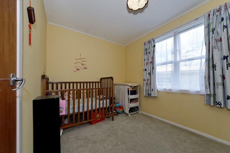 Photo of property in 22 Sarona Avenue, Glen Eden, Auckland, 0602