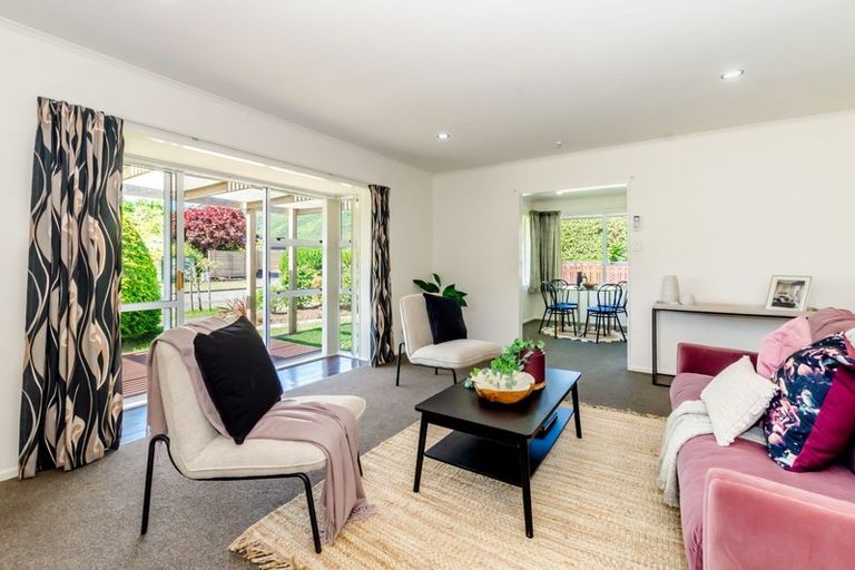 Photo of property in 2a Rewarewa Crescent, Waikanae, 5036