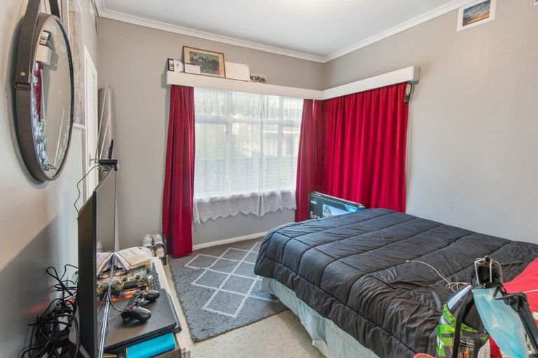 Photo of property in 698 Pioneer Highway, Takaro, Palmerston North, 4412