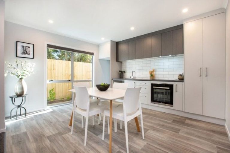 Photo of property in 2/10 Gazeley Avenue, Silverdale, Hamilton, 3216