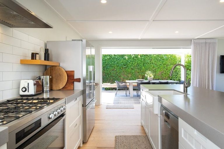 Photo of property in 19 Harper Road, Waimarama, 4294