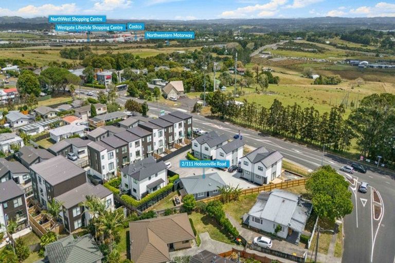 Photo of property in 2/111 Hobsonville Road, West Harbour, Auckland, 0618
