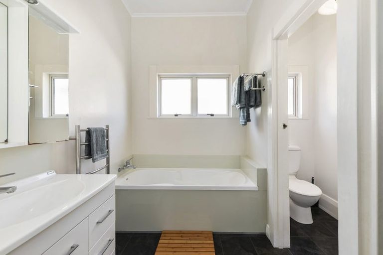 Photo of property in 27 Randwick Crescent, Moera, Lower Hutt, 5010