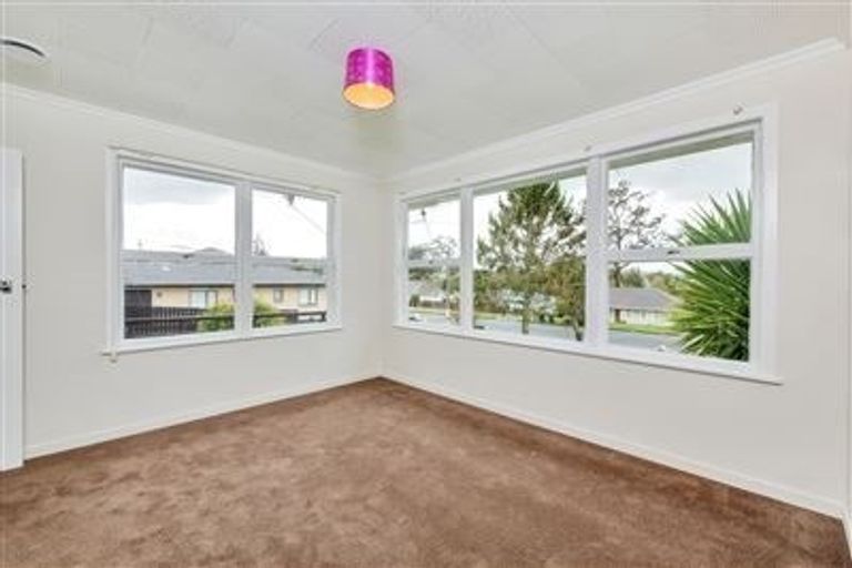 Photo of property in 38 Christmas Road, Manurewa, Auckland, 2102