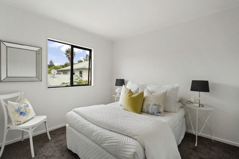 Photo of property in 2/26 Blenheim Street, Glenfield, Auckland, 0629