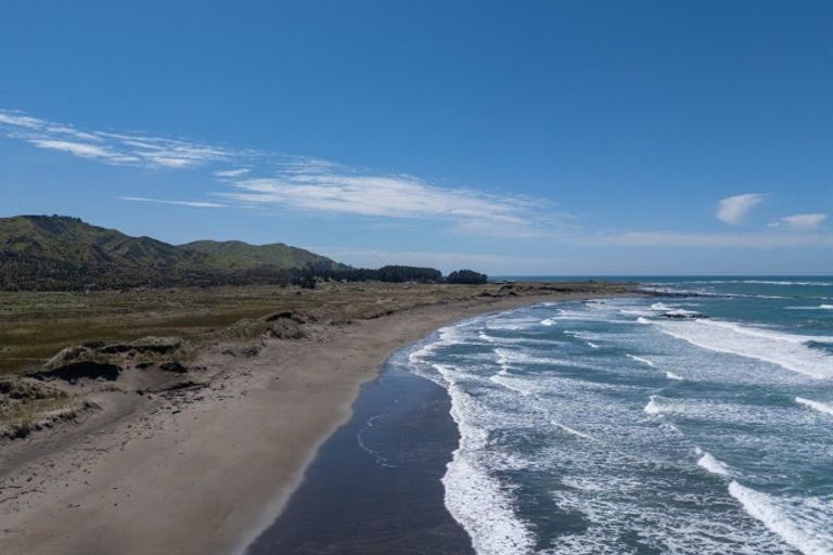 Photo of property in 212 Flat Point Road, Flat Point, Masterton, 5883