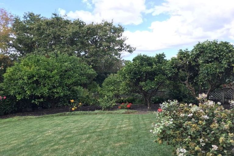 Photo of property in 1a Burford Place, Mellons Bay, Auckland, 2014