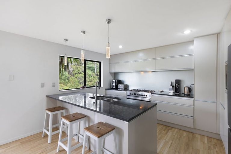 Photo of property in 13 Stubbs Place, Fairview Heights, Auckland, 0632