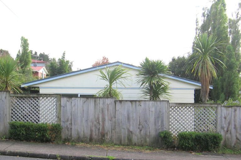 Photo of property in 1/19 Tomo Street, New Lynn, Auckland, 0600
