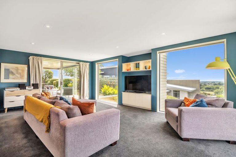 Photo of property in 18 Ravensdale Rise, Westmorland, Christchurch, 8025