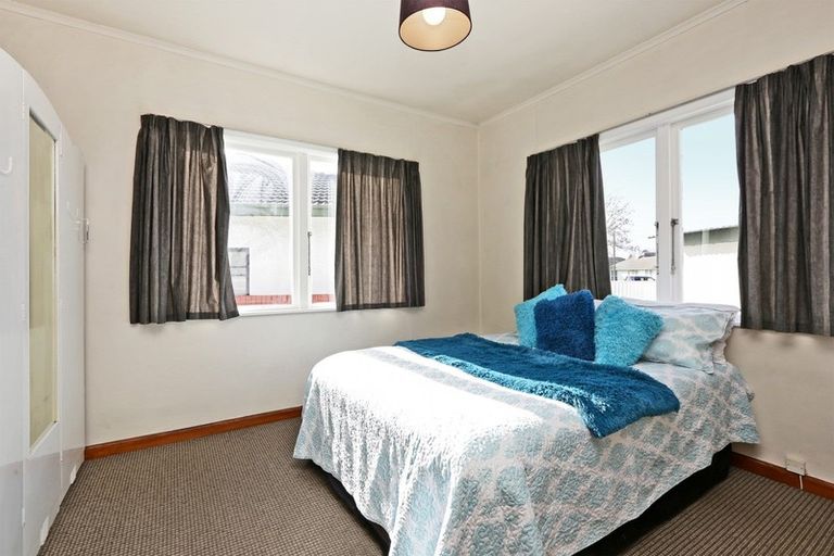 Photo of property in 916 Grove Road, Mayfair, Hastings, 4122