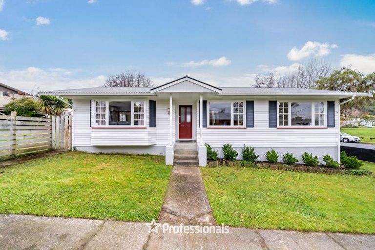 Photo of property in 73 Norana Road, Timberlea, Upper Hutt, 5018