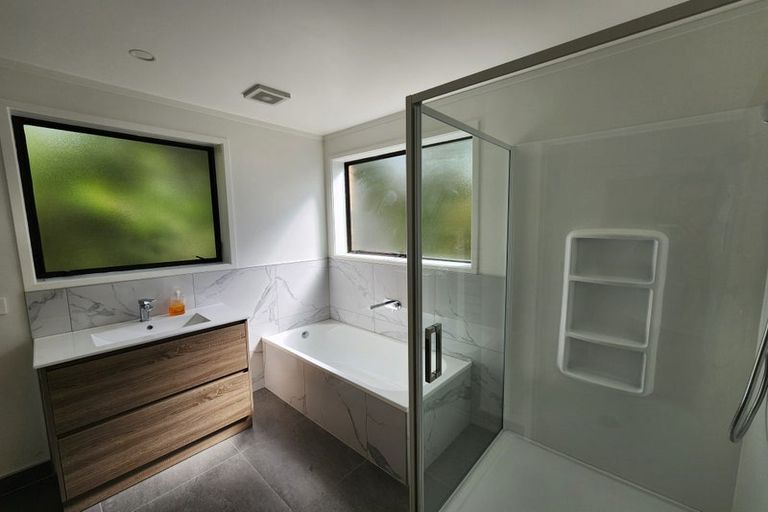 Photo of property in 2/84a Avonleigh Road, Green Bay, Auckland, 0604