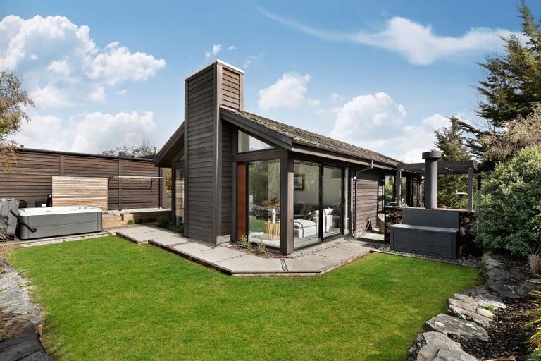 Photo of property in 2 Reading Court, Jacks Point, Queenstown, 9371