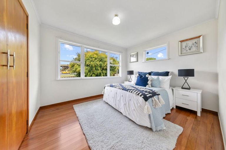 Photo of property in 137 Henderson Valley Road, Henderson, Auckland, 0612