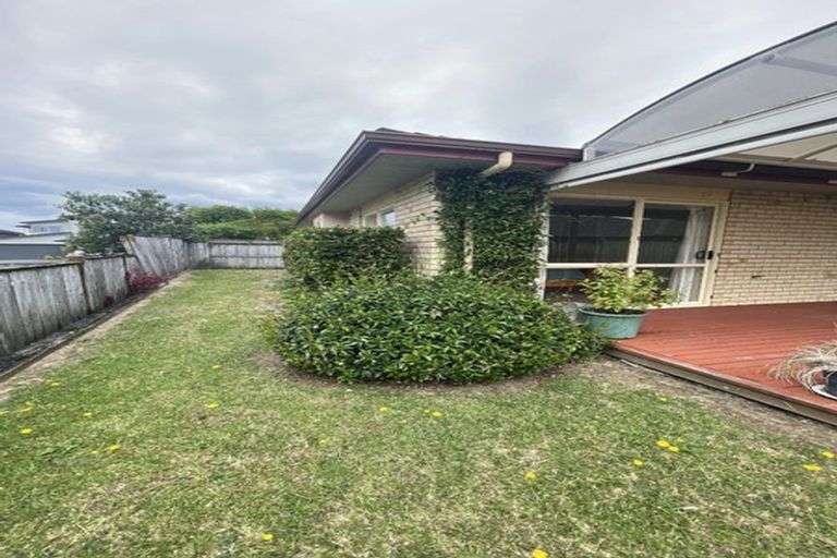 Photo of property in 37 Richfield Crescent, Westgate, Auckland, 0614