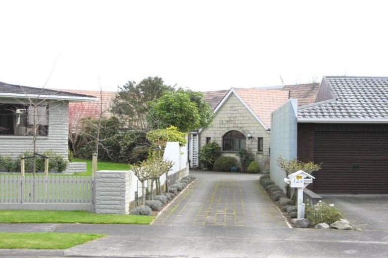 Photo of property in 12a Tamati Place, Merrilands, New Plymouth, 4312