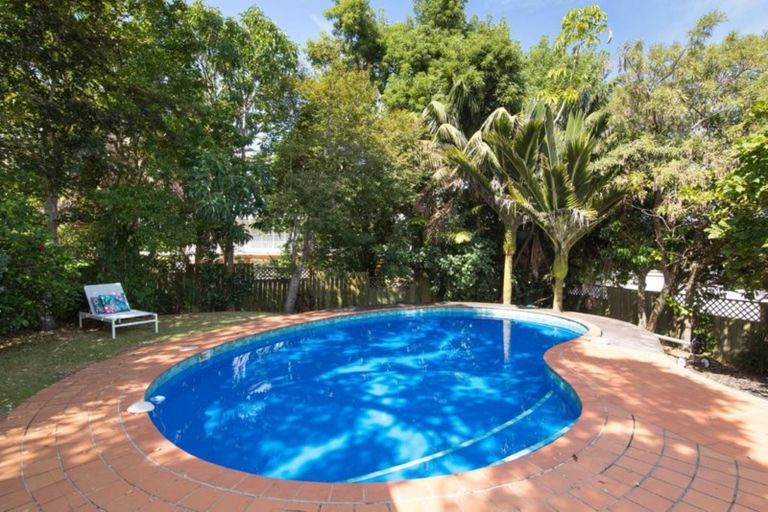 Photo of property in 19 Martin Avenue, Beckenham, Christchurch, 8023