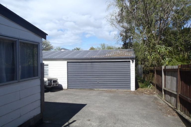 Photo of property in 99 Kemp Road, Massey, Auckland, 0614