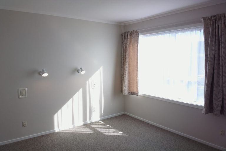 Photo of property in 1/43 Edgecombe Street, Newlands, Wellington, 6037