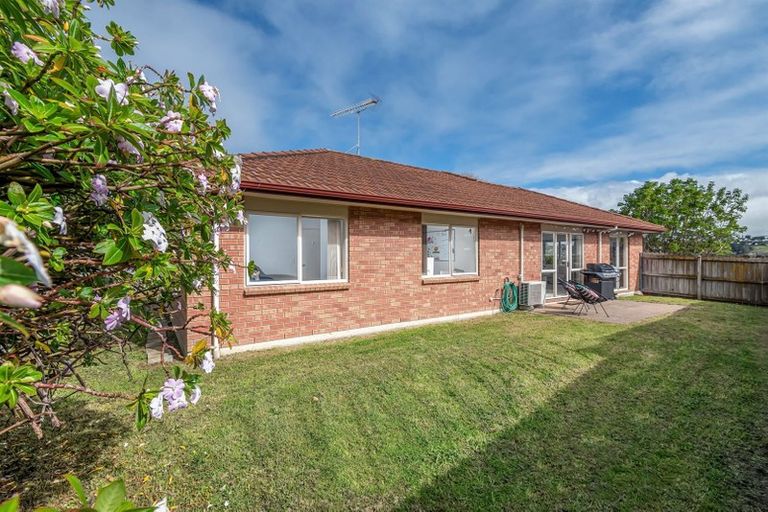 Photo of property in 63 Nimstedt Avenue, Oteha, Auckland, 0632