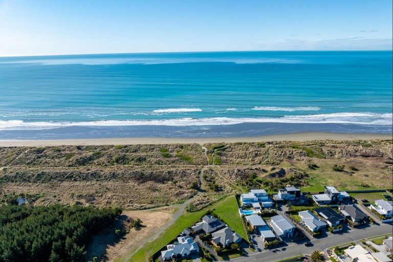Photo of property in 4 Sandpiper Place, Waimairi Beach, Christchurch, 8083