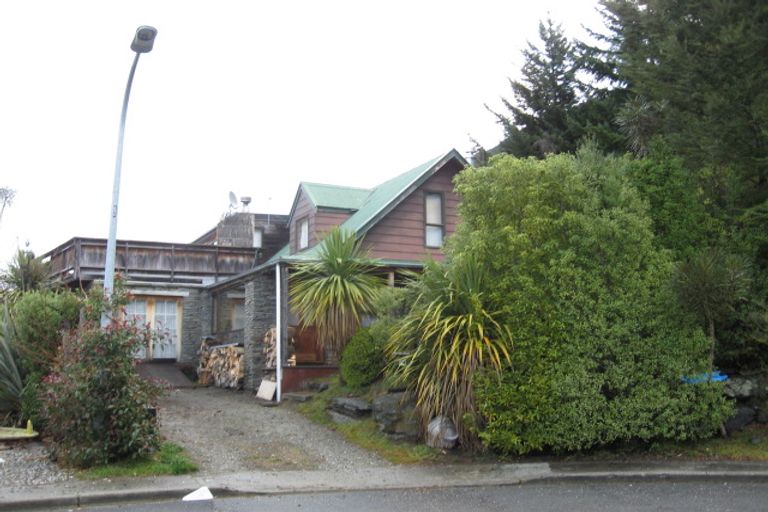 Photo of property in 14 Caples Place, Fernhill, Queenstown, 9300