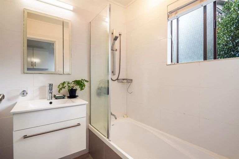 Photo of property in 2/28 Marina Road, Torbay, Auckland, 0630