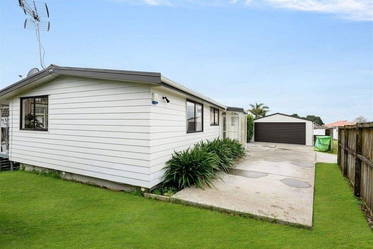 Photo of property in 100 Sturges Road, Henderson, Auckland, 0612